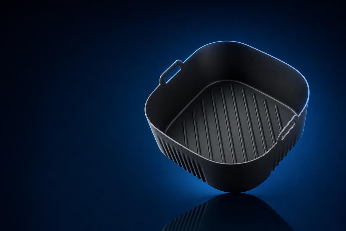 Molde de silicona reutilizable para air fryer, vista de estudio azul